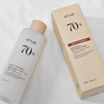 این تونر آبرسان و روشن کننده برنج +70 آنوا دارای بافتی سبک و شیری است که به راحتی جذب پوست میشود و احساس چسبندگی ایجاد نمیکند. بافت سبک این تونر باعث میشود که پوست احساس سنگینی نکند و به راحتی بتوان از آن در روتین روزانه استفاده کرد.