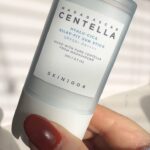 ضد آفتاب استیکی سنتلا اسکین 1004